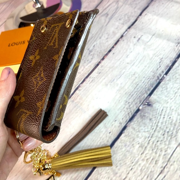 Louis Vuitton Key Cles card holder pouch keychain converted from an iPod case - Picture 11 of 12